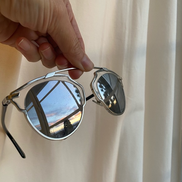 250 - Picture 1 of 3